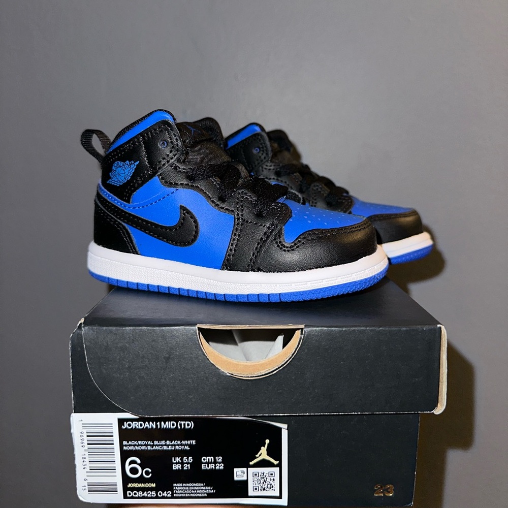Jordan 1 Mid ‘Royal Blue’ 
toddler size 6C (EU: 22, UK: 5.5, 12cm)